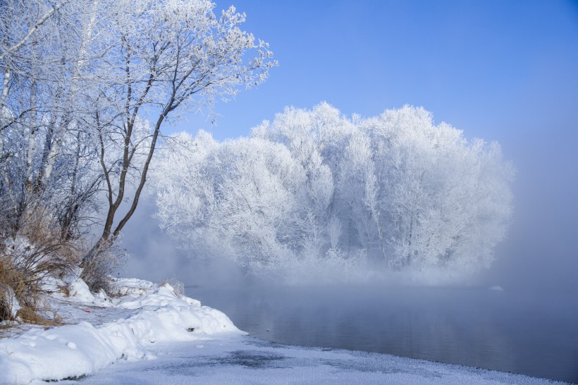 高山冬季冰雪風景圖片