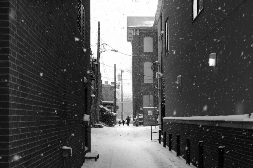 冬天下雪時的美景圖片