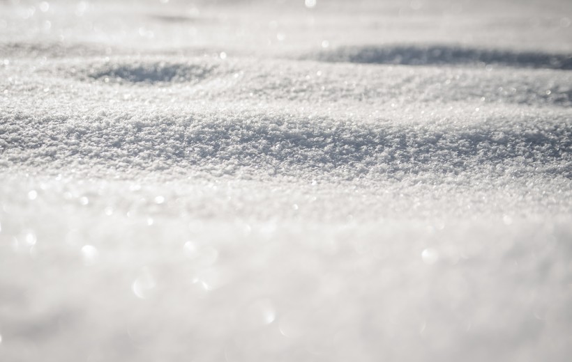 冬天下雪時的美景圖片