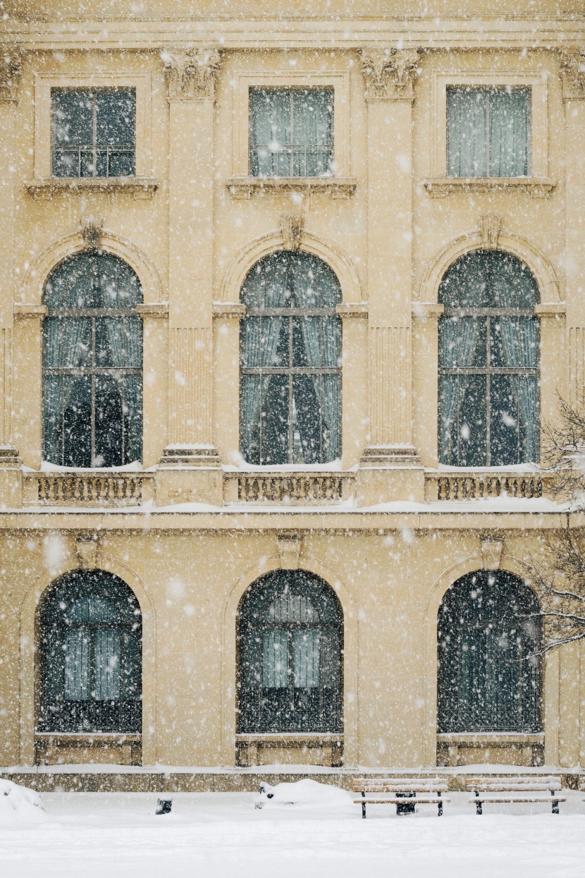 冬天下雪時的美景圖片