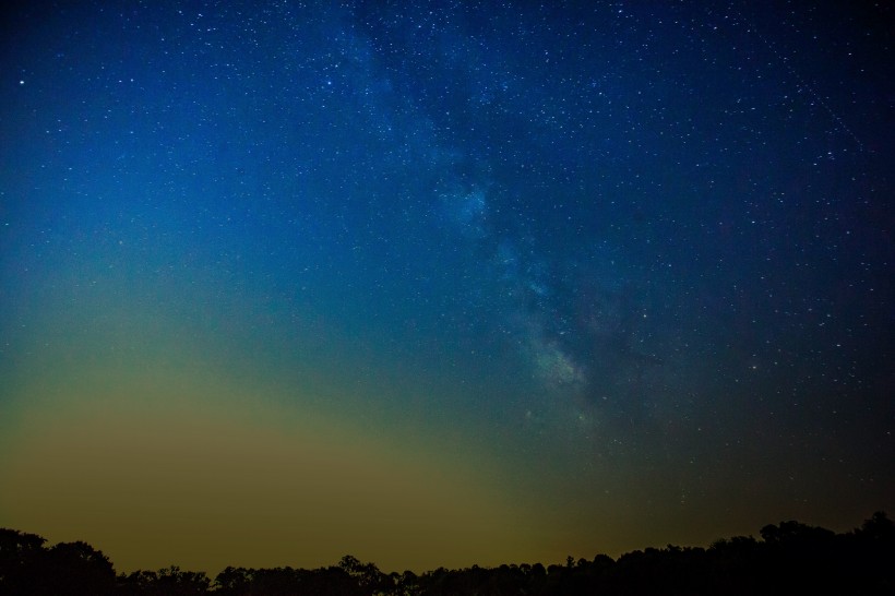 繁星點點的夜空圖片