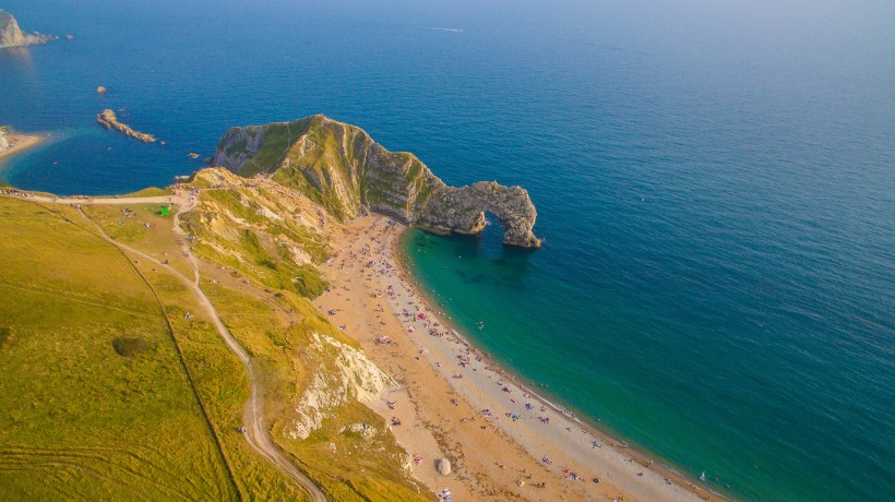 海岸線的美麗風景圖片