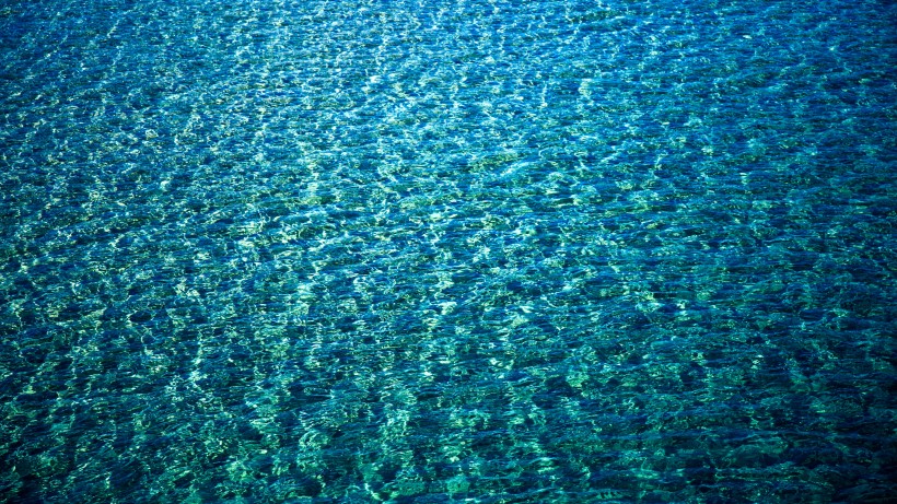 蔚藍的海面圖片