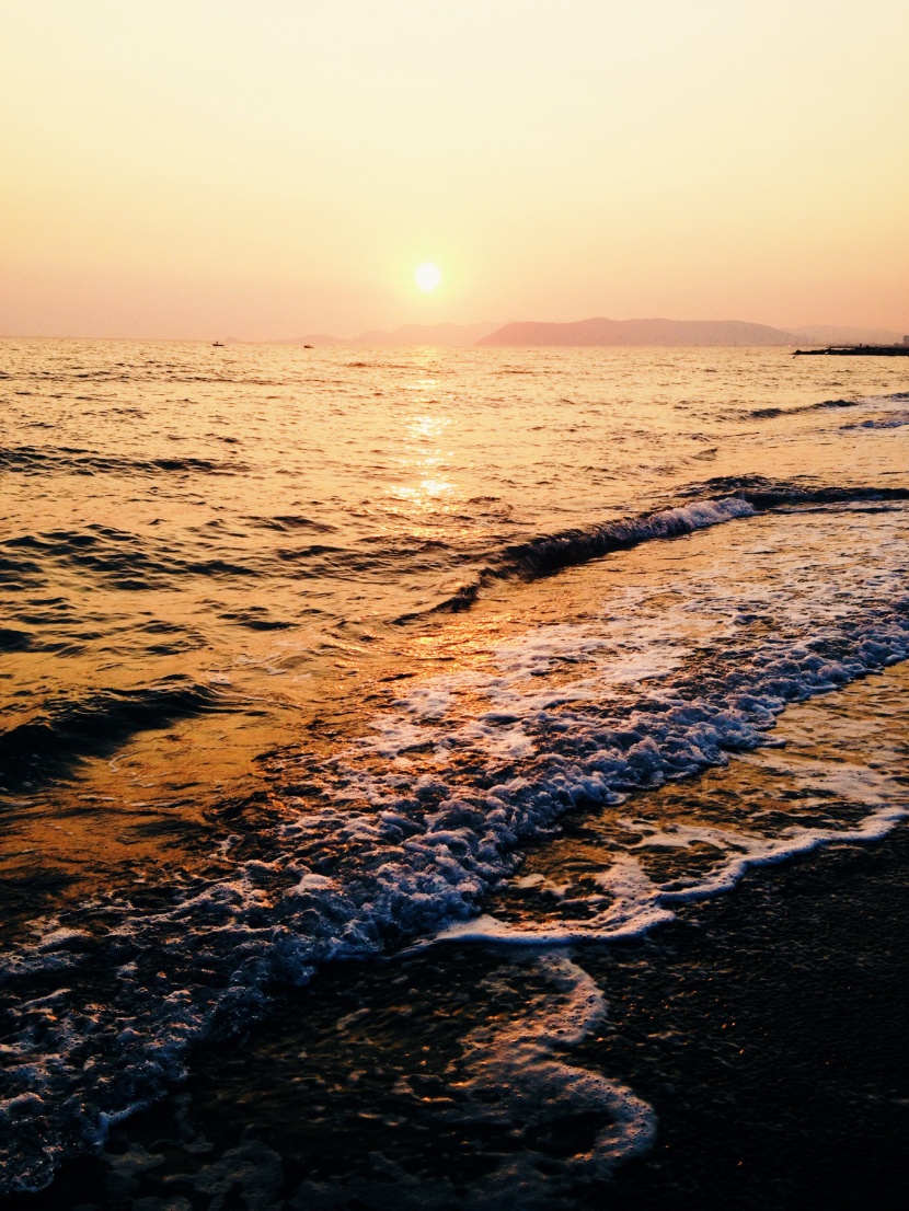 海面上的日出風景圖片