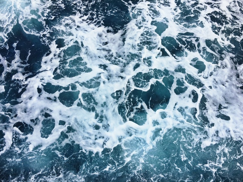 激起的浪花圖片
