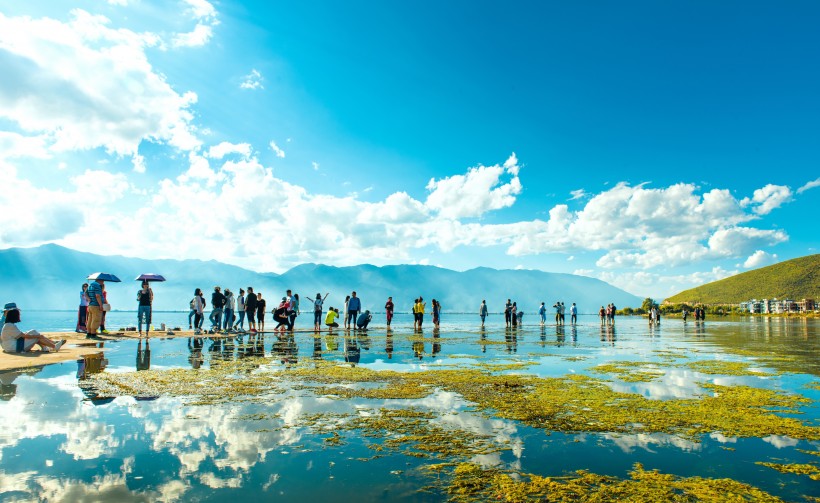 藍天白雲大海圖片