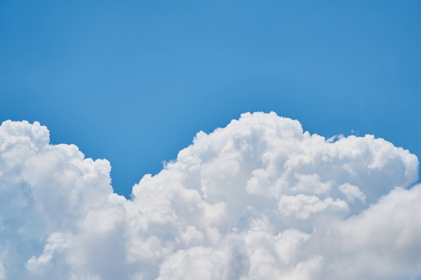 天空中變幻莫測的白雲圖片