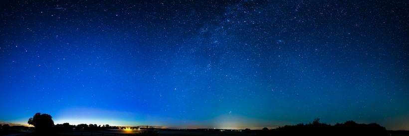 夜晚閃耀的星空圖片