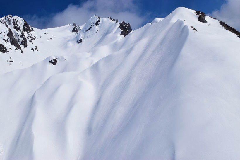 巍峨的雪山圖片