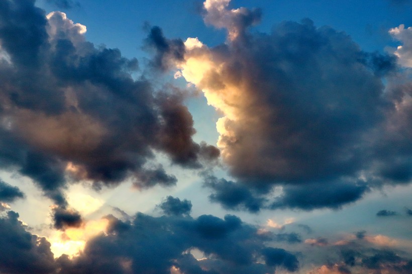 天空的烏雲圖片