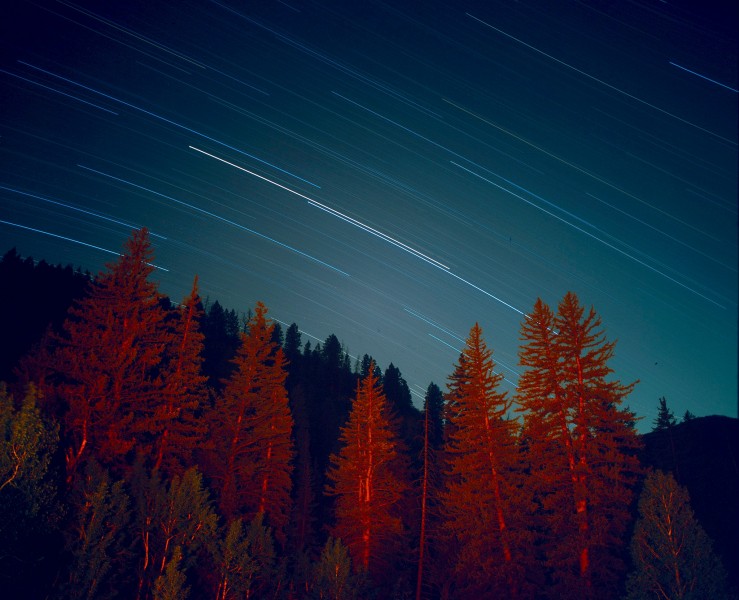 漂亮的星軌星空圖片