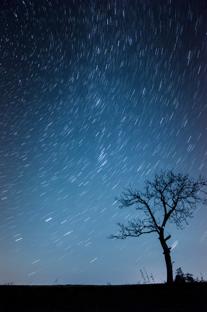 漂亮的星軌星空圖片