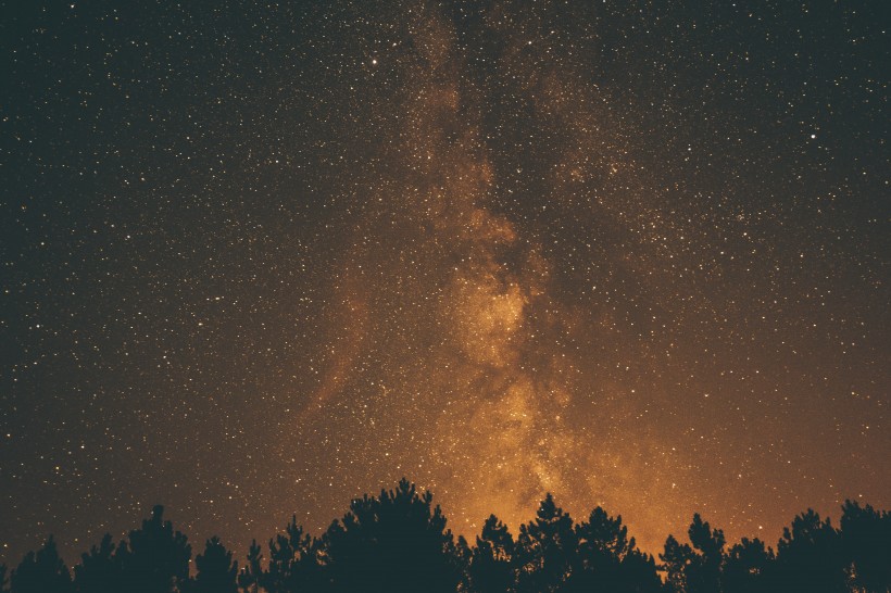 風雲變幻的夜空圖片