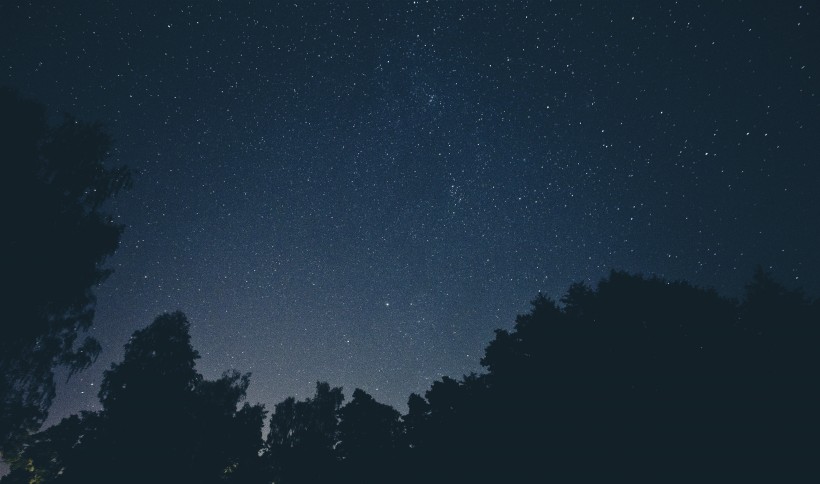 風雲變幻的夜空圖片