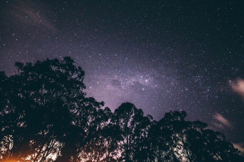 風雲變幻的夜空圖片