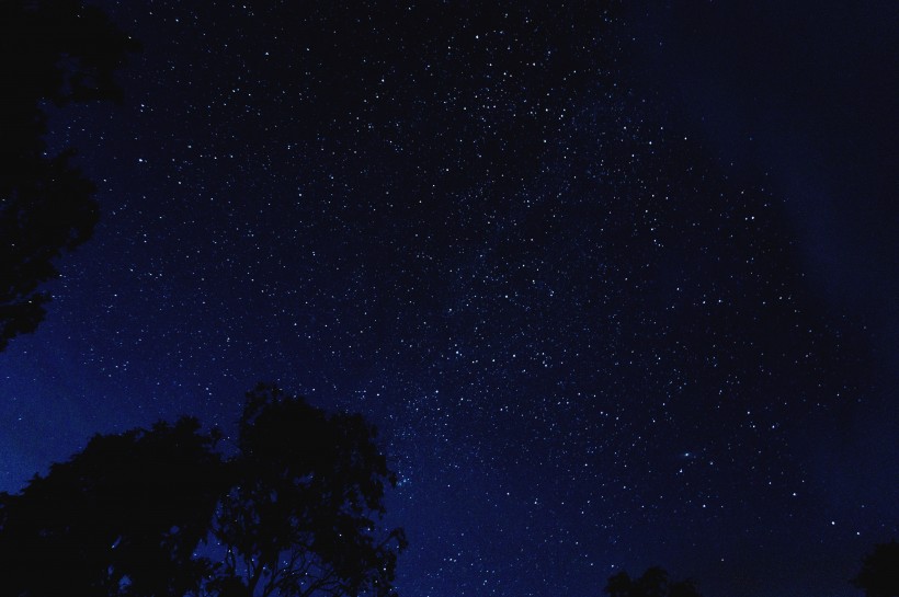 風雲變幻的夜空圖片