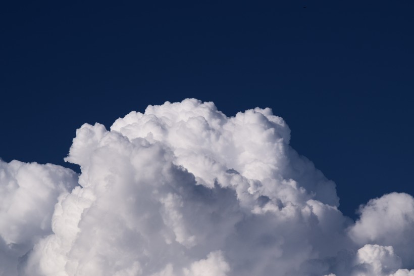 天空中的雲朵圖片