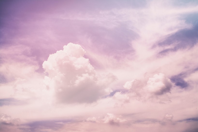 天空中的雲朵圖片