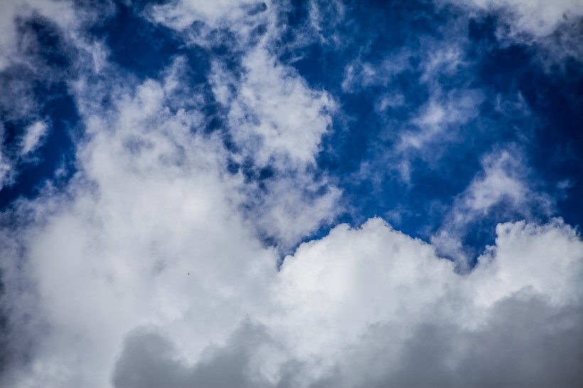 天空中的雲朵圖片