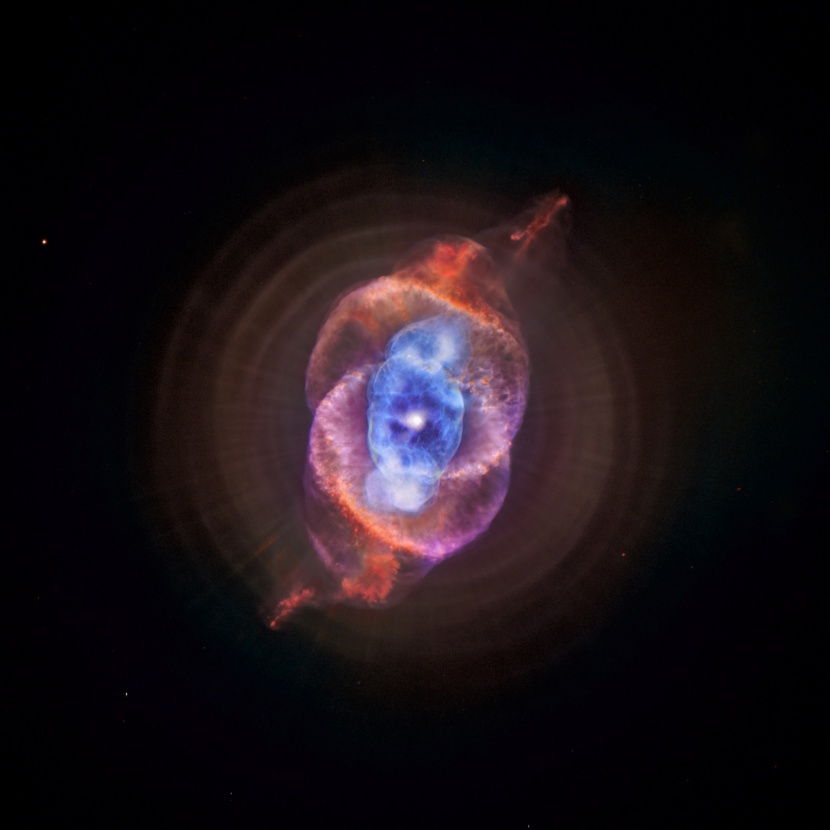 宇宙中的星雲圖片
