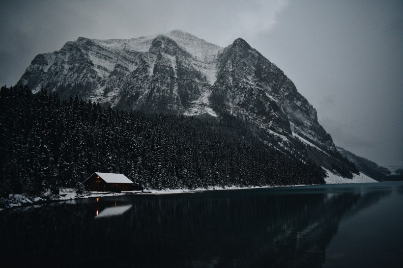 壯觀的雪山美景圖片