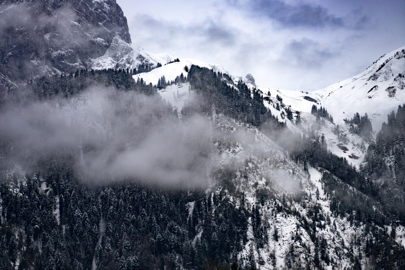 壯觀的雪山美景圖片