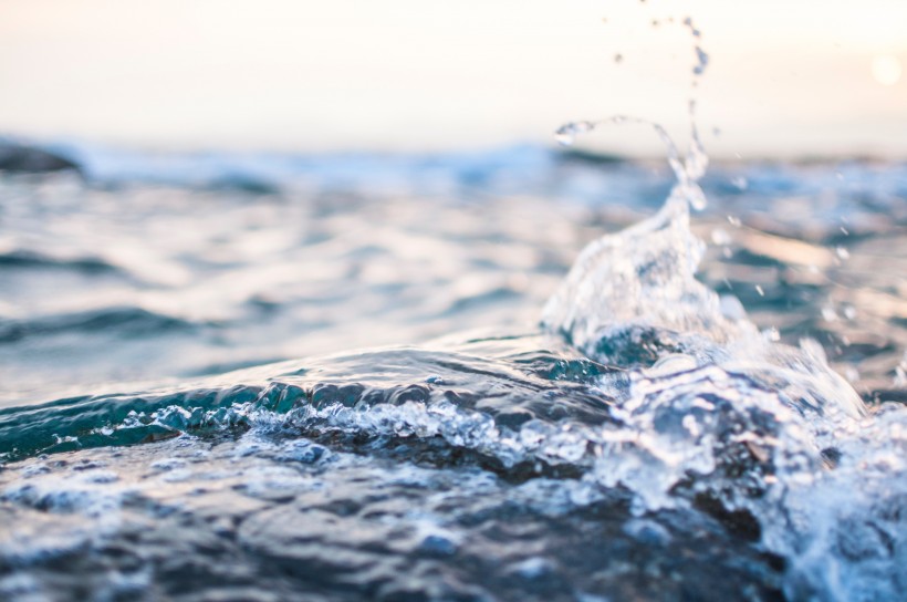 波濤洶湧的海浪圖片