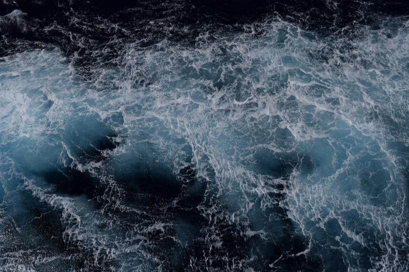 波濤洶湧的海浪圖片