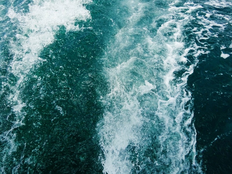 波濤洶湧的海浪圖片