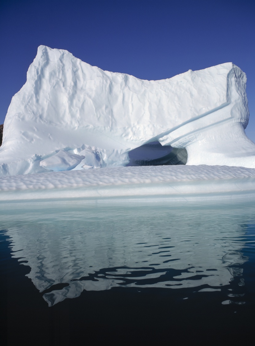 大海中的冰山圖片