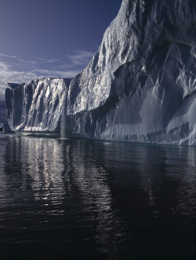 大海中的冰山圖片