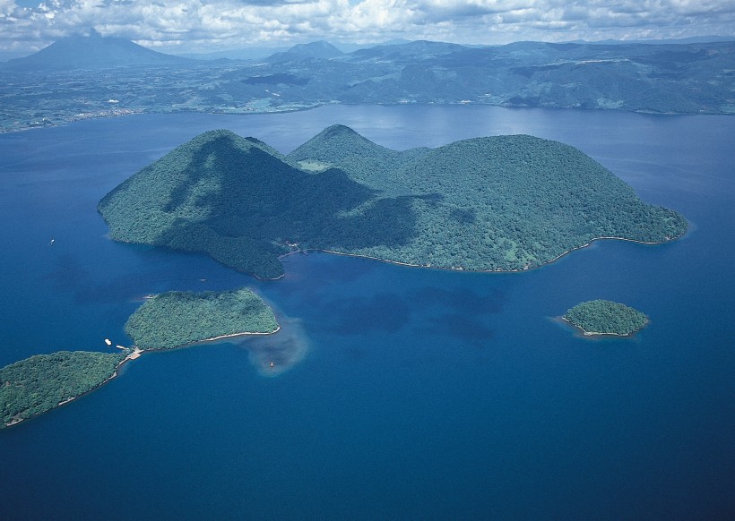 神秘的海中島嶼圖片