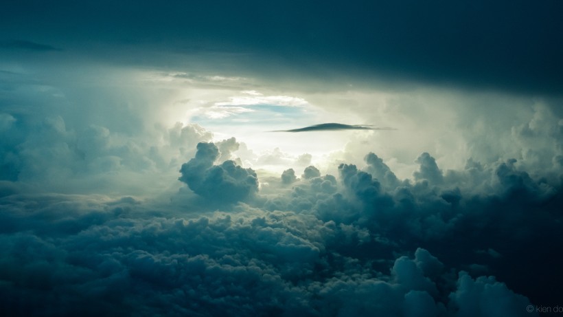 高空中的雲層圖片