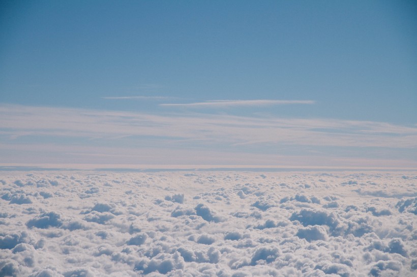 高空中的雲層圖片