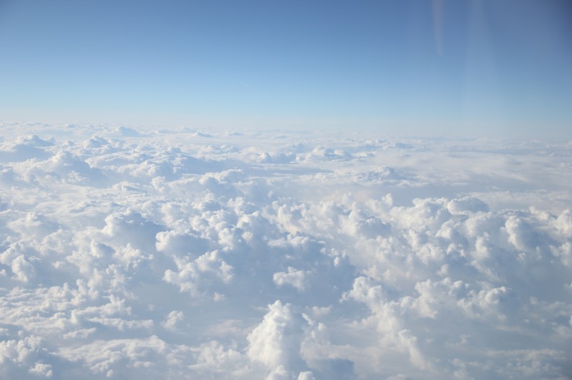 高空中的雲層圖片
