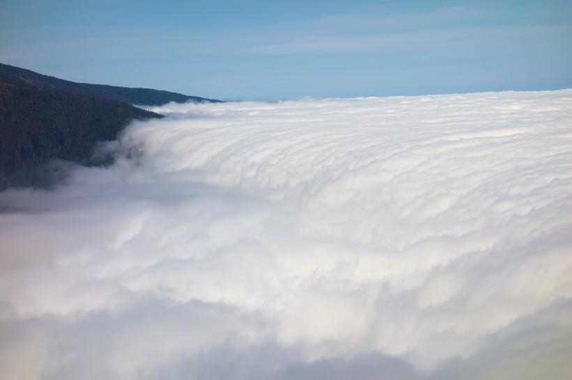 高空中的雲層圖片