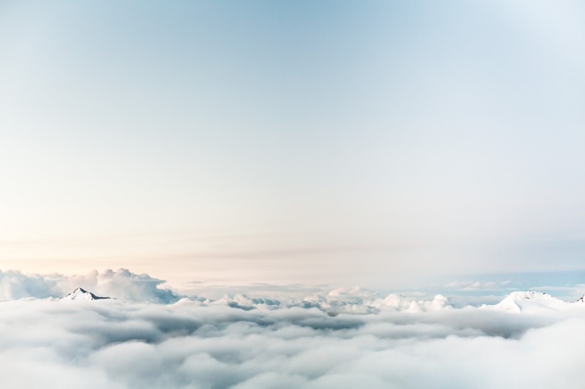 高空中的雲層圖片