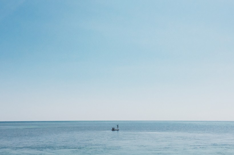 廣闊的海面圖片