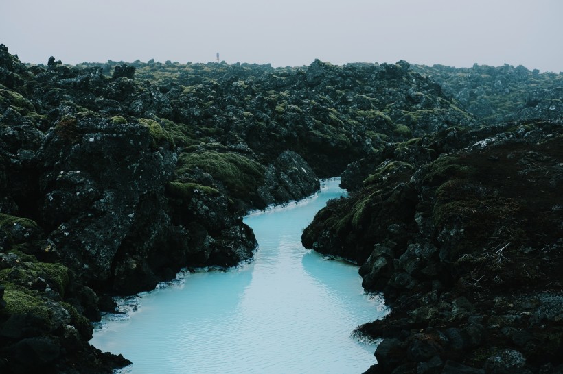 流淌的河流圖片