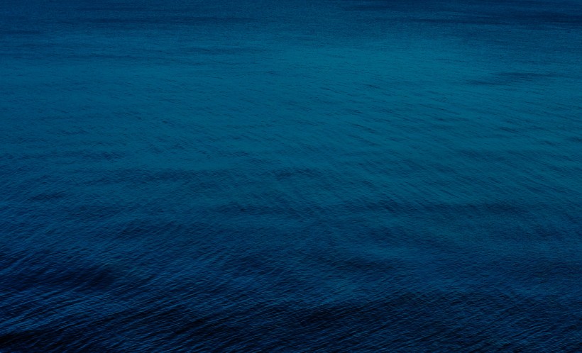 平靜的海面圖片