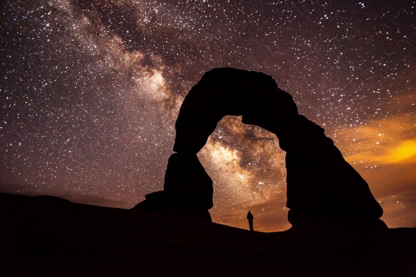 美國猶他州夜空的繁星點點圖片