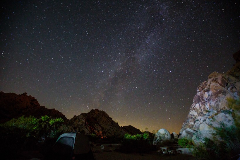 美國猶他州夜空的繁星點點圖片