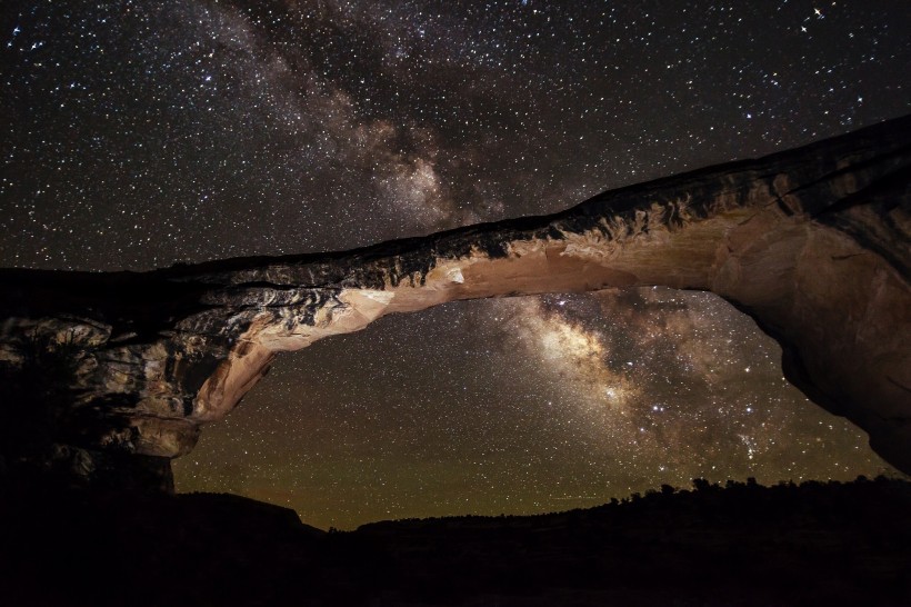 美國猶他州夜空的繁星點點圖片