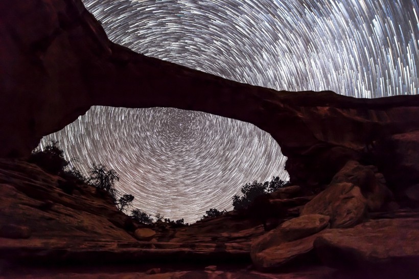 美國猶他州夜空的繁星點點圖片