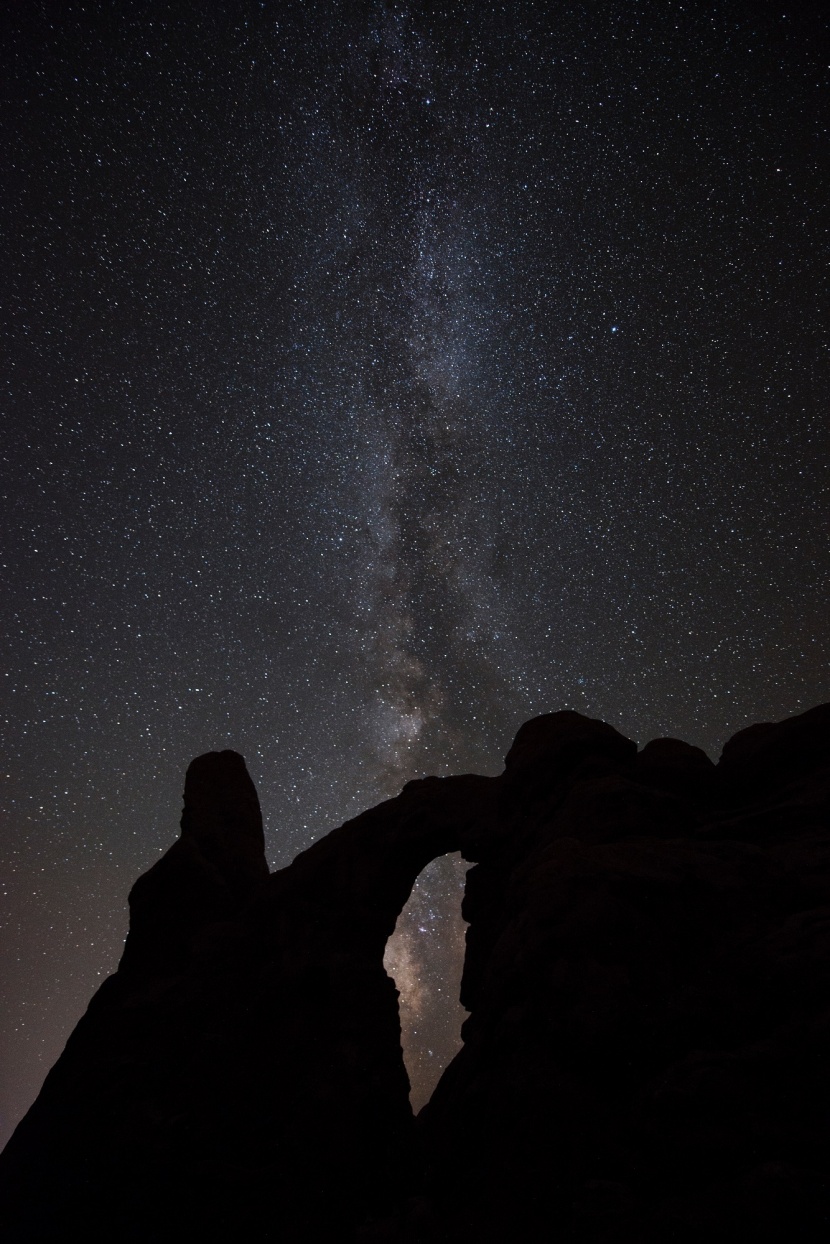 美國猶他州夜空的繁星點點圖片