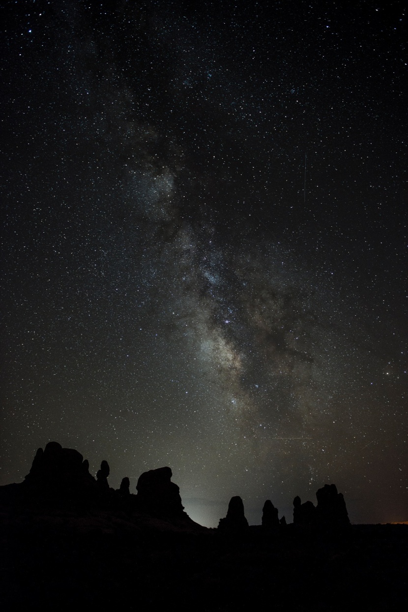 美國猶他州夜空的繁星點點圖片