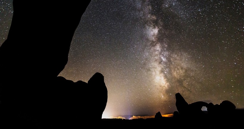 美國猶他州夜空的繁星點點圖片