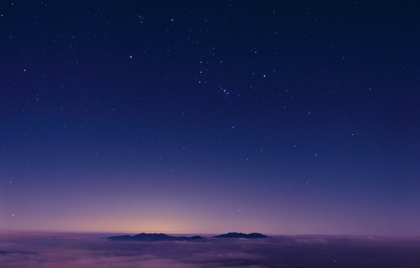 璀璨的星空夜景圖片