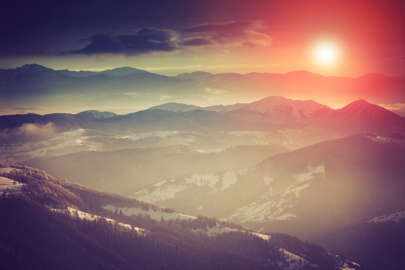 雪山上的夕陽景觀圖片