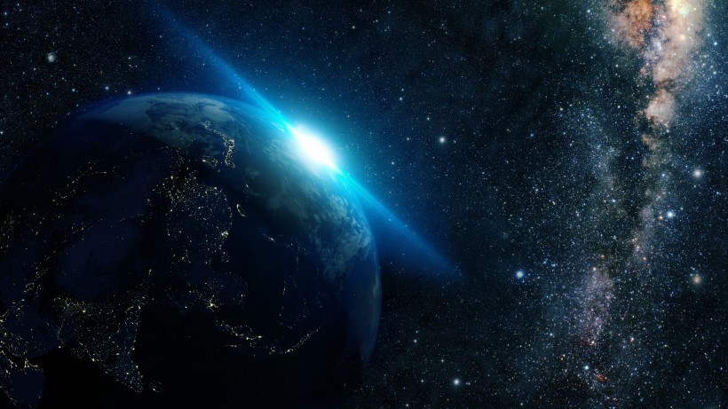 宇宙閃亮的星系圖片